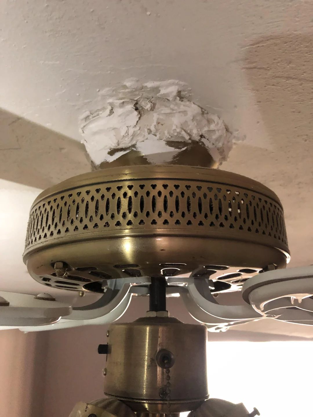 Ceiling fan covered in spackle from Reddit