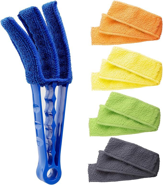 20. Hiware Blind Duster Brush