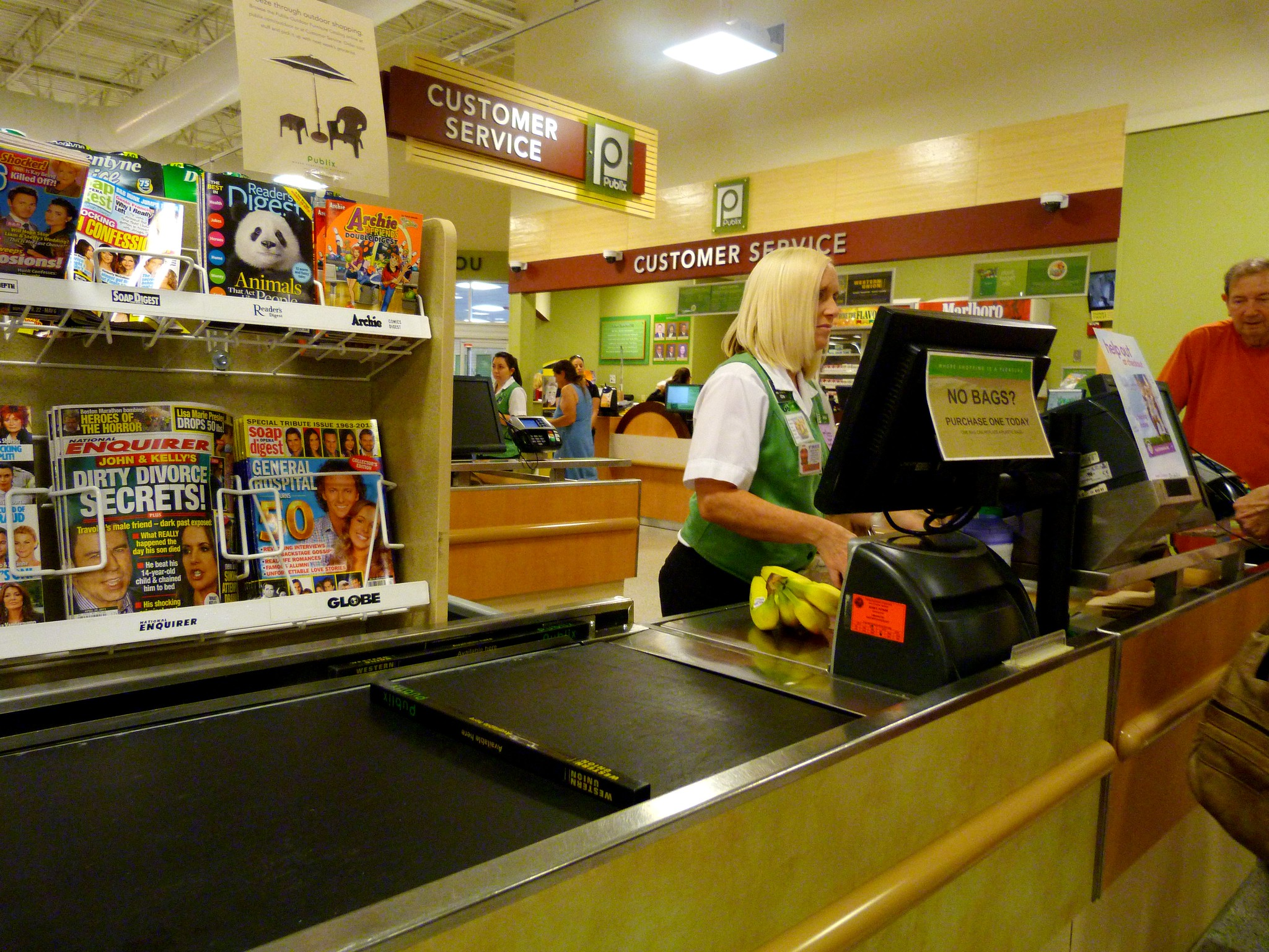Cashier Checkout at a Publix, Florida
