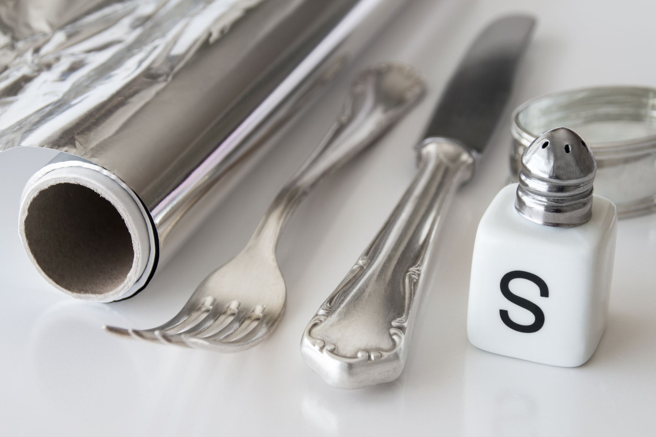 Household cleaning silver with salt and aluminum foil