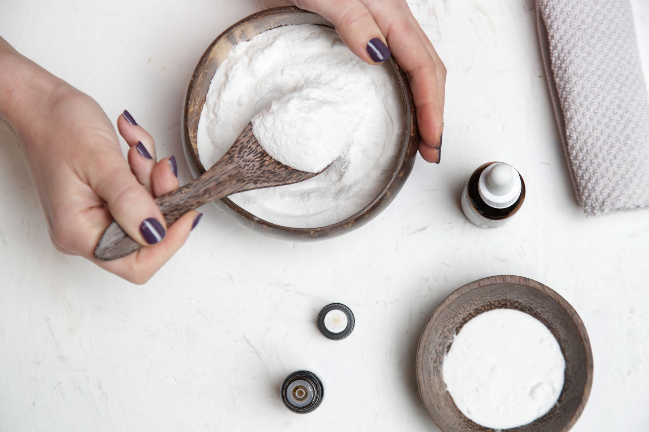 Making zero waste, toxic free room freshener, DIY baking soda and essential oil air freshener.