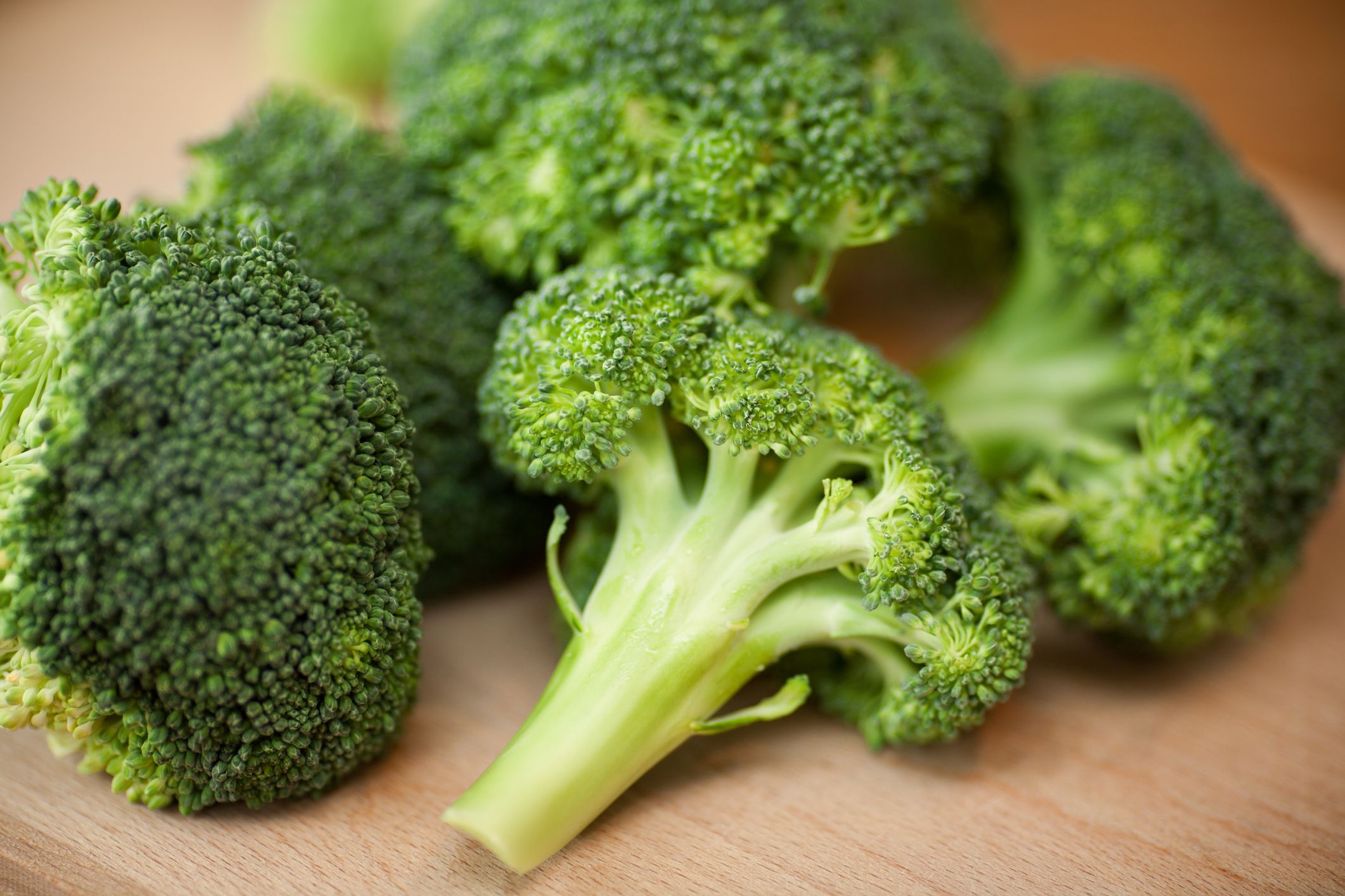 Broccoli on cutting board.