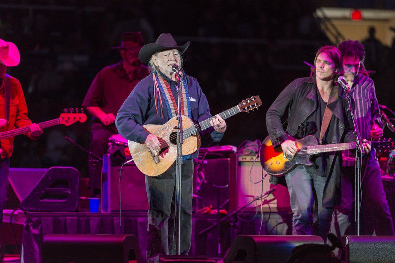Willie Nelson on stage