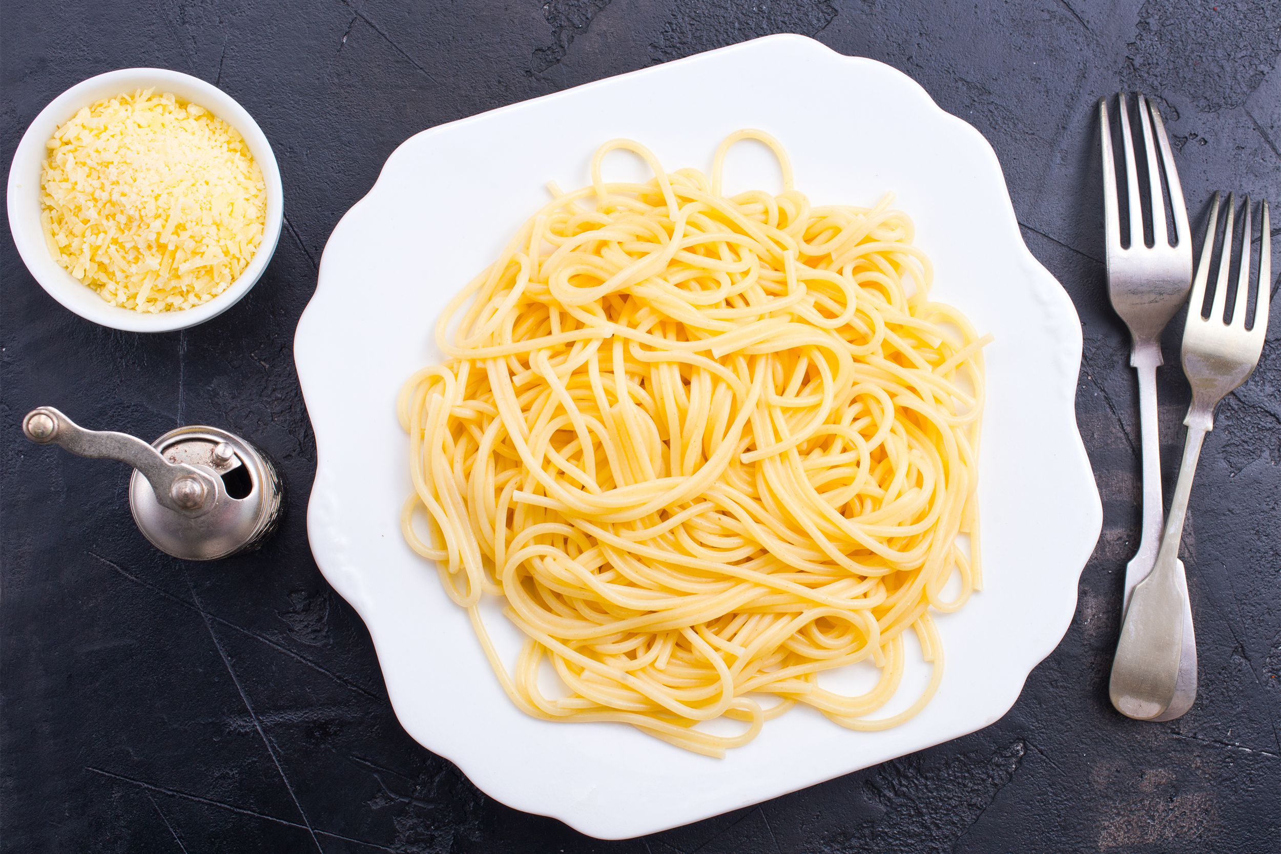 Plain noodles with cheese