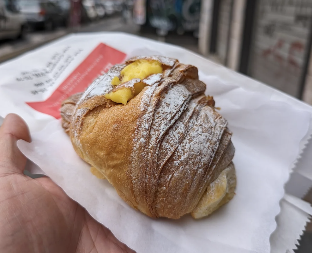 Cornetto with cream filling