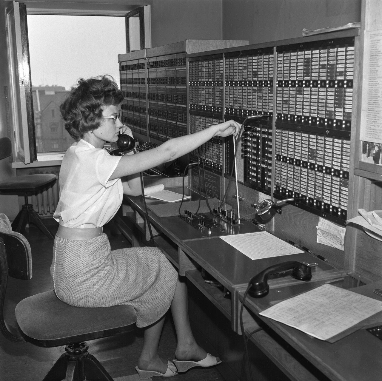 Work at a telephone exchange in Helsinki, Finland, on June 10, 1960.
