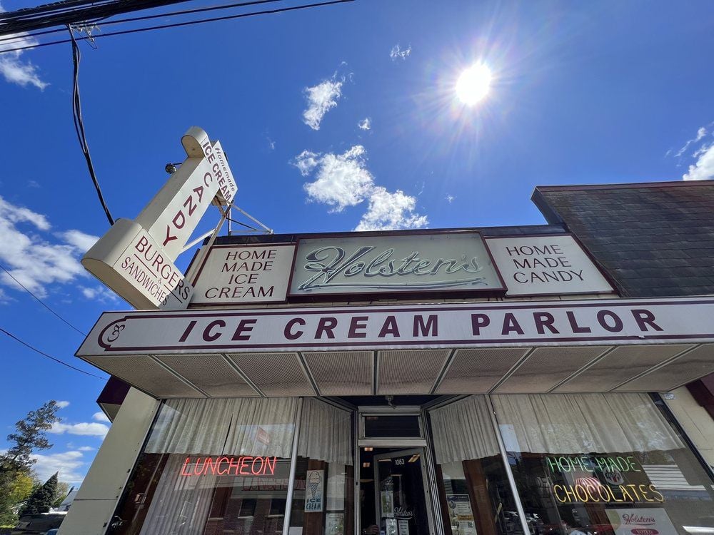 Holsten’s Brookdale Confectionery