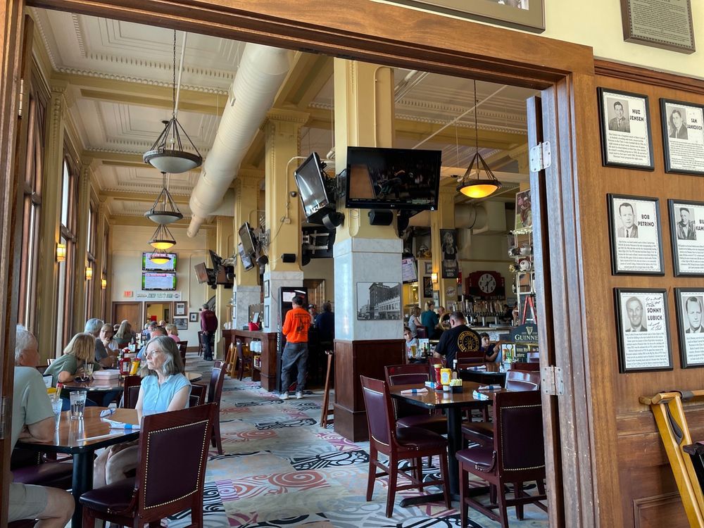 Metals Sports Bar and Grill