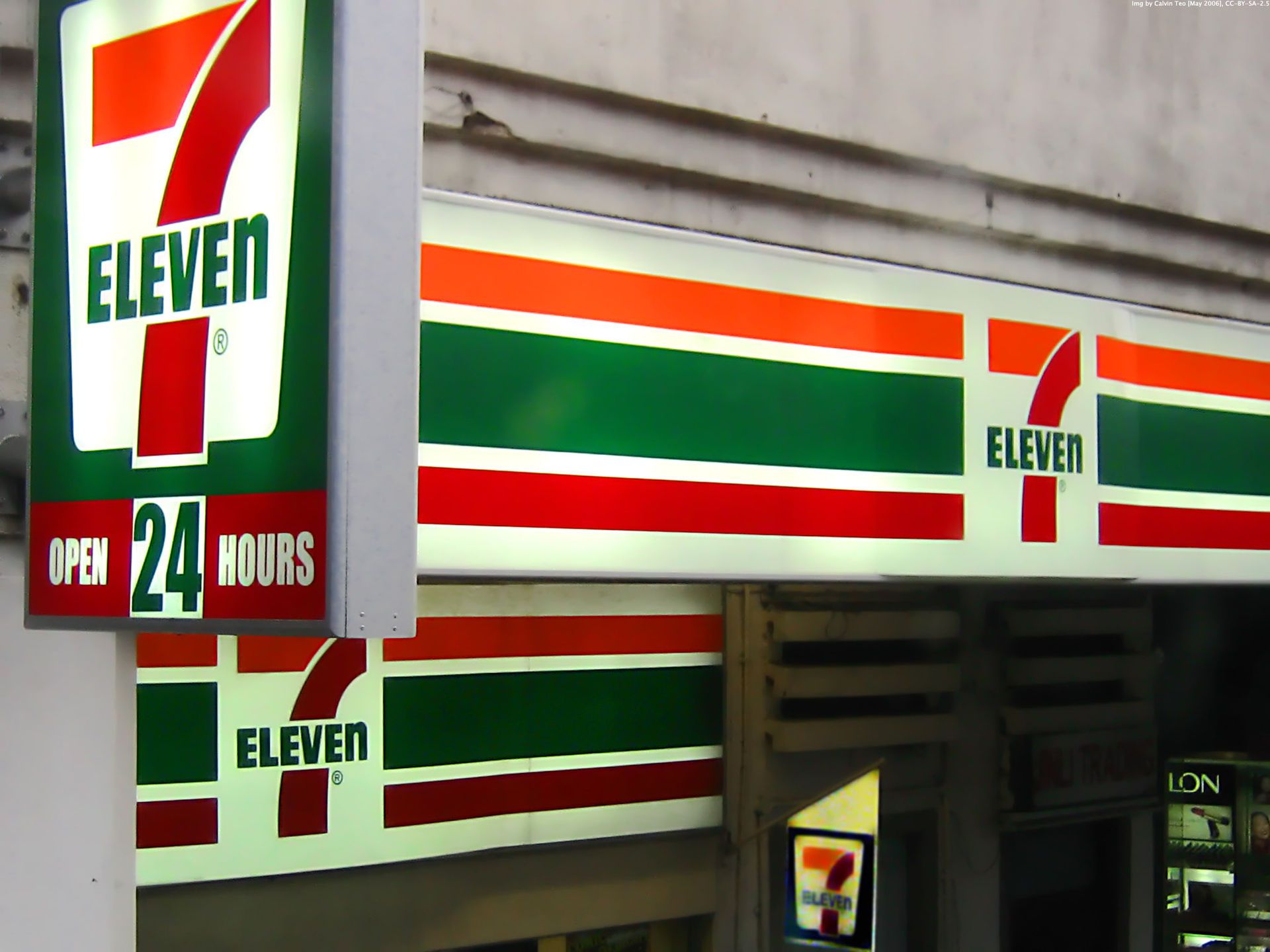 7-Eleven Shopfront, enticing shoppers in Republic of Singapore Img by Calvin Teo, May 2006
