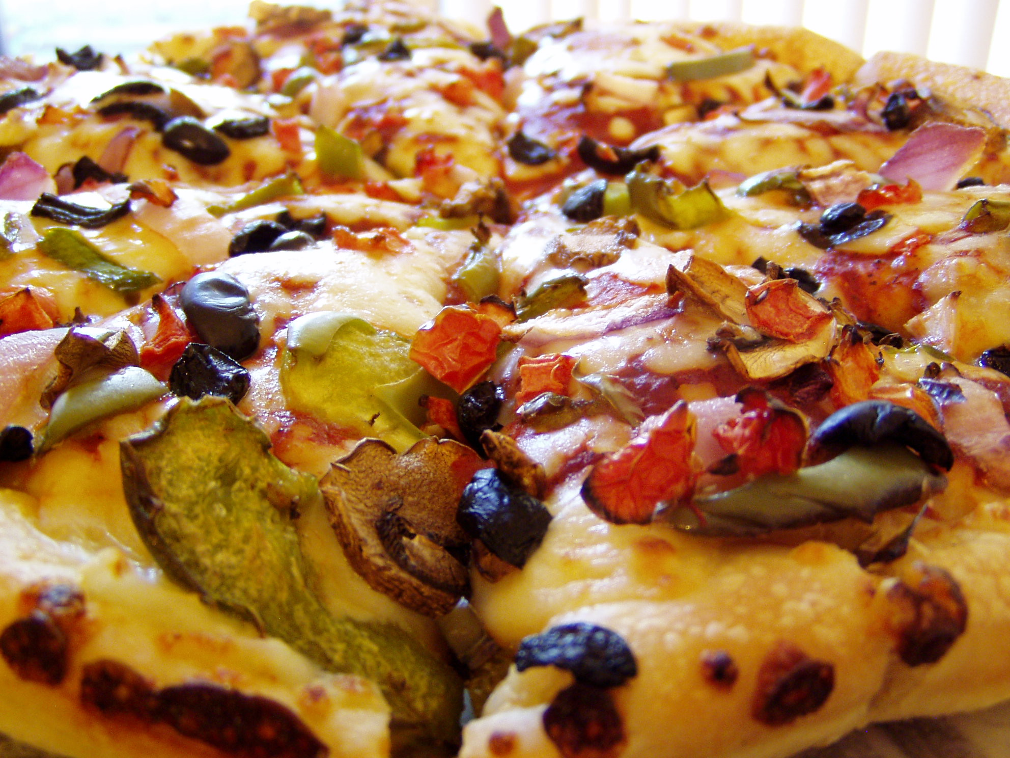 Closeup of Pizza Hut Garden Veggie Pan Pizza