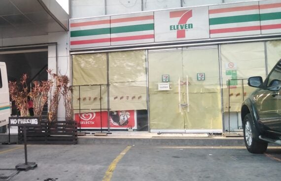 7-Eleven outlet store closed due to the COVID-19 community quarantine in the Philippines.