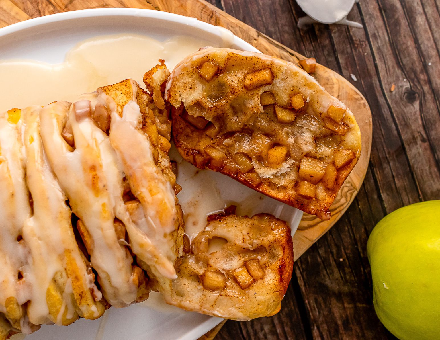 Apple Cinnamon Pull-Apart Bread