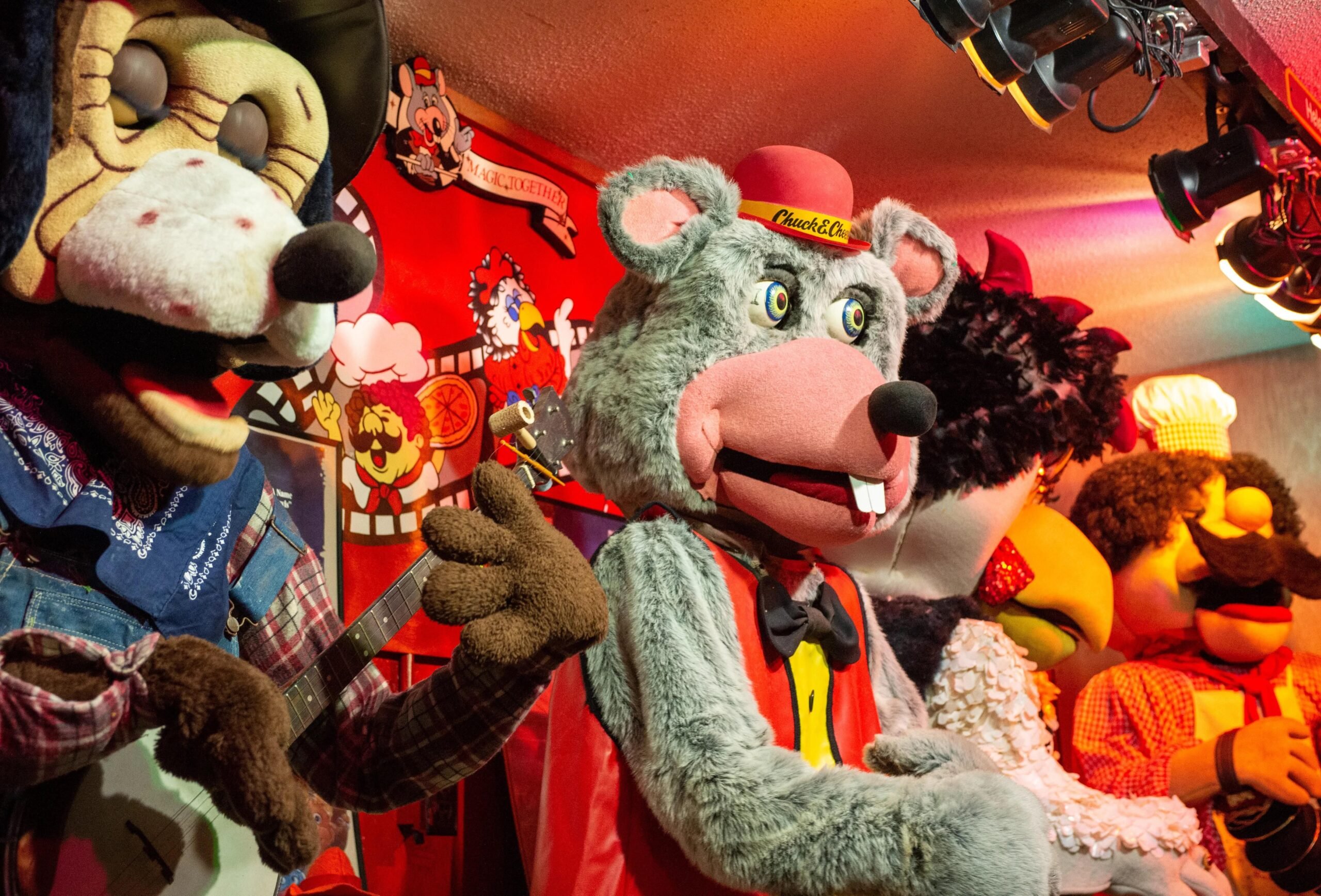 remember the band at 90s Chuck E Cheese?