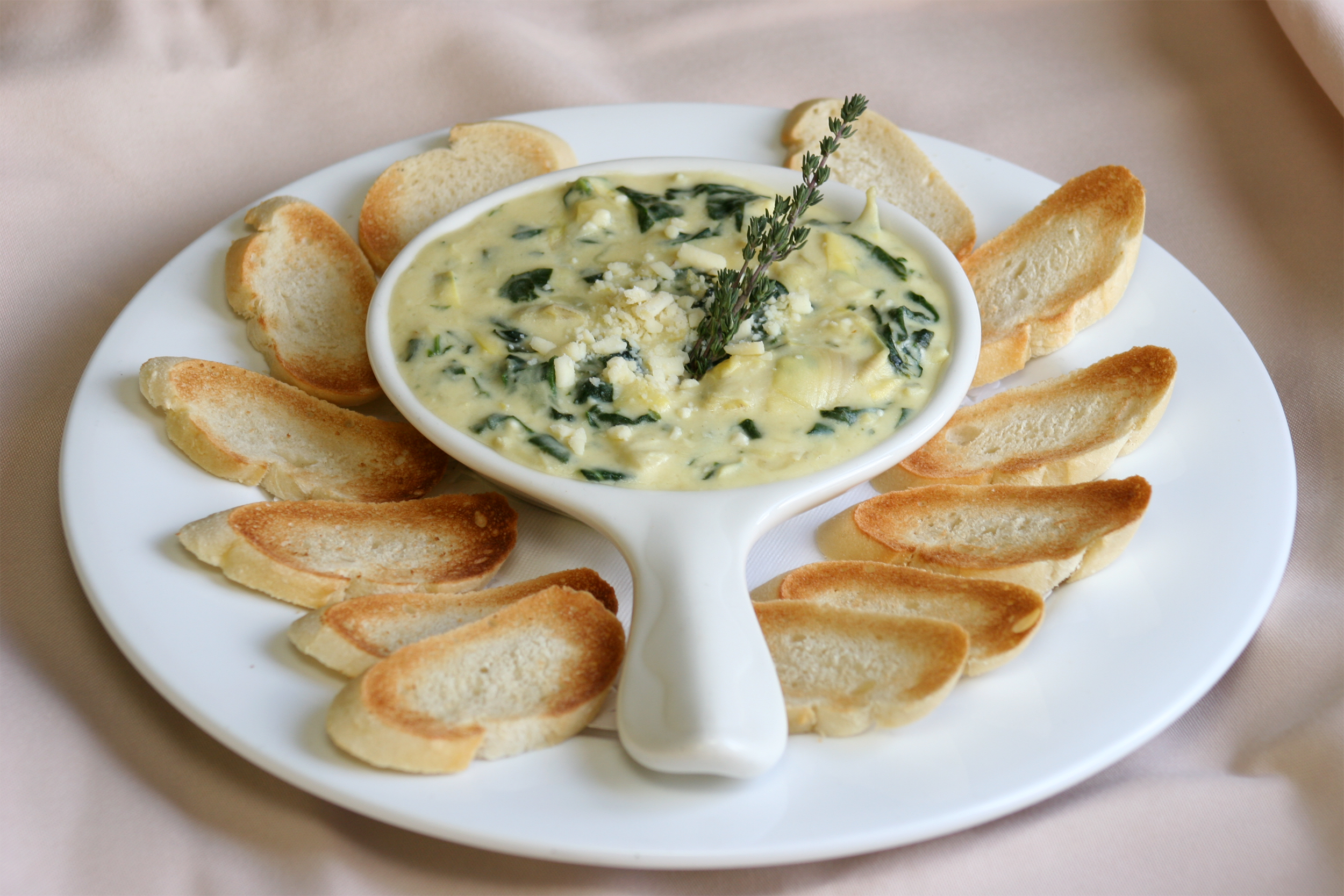 Artichoke Spread with Garlic Bread