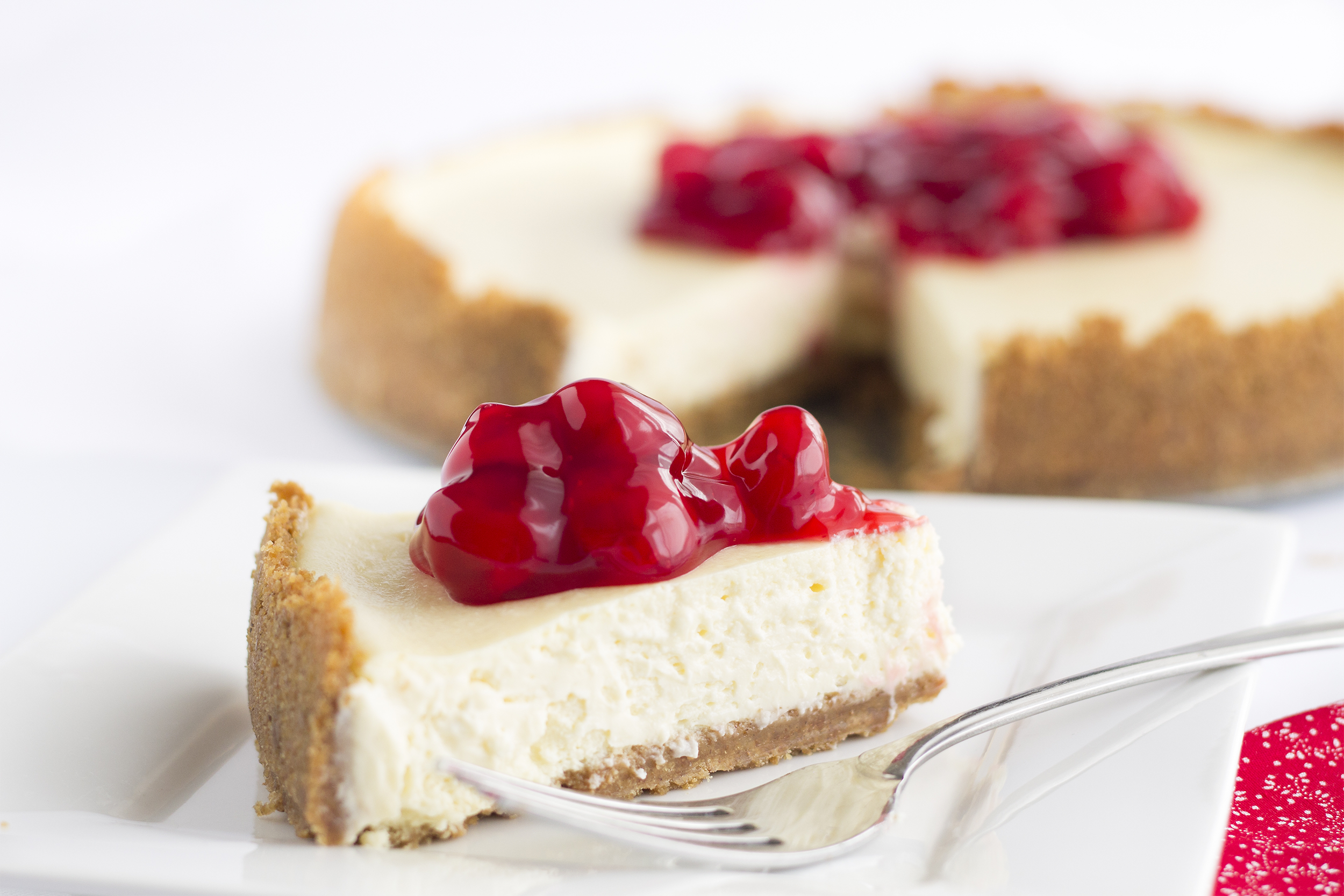 Cheesecake with cherries