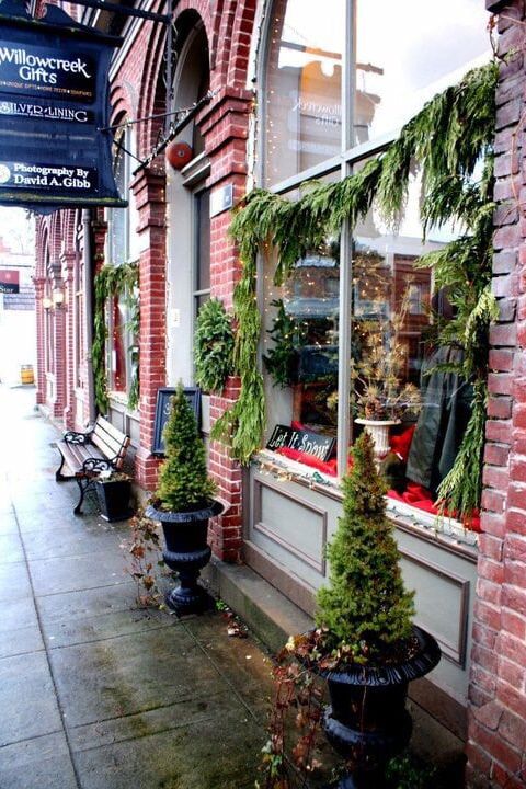Dickens-Themed Celebration in Jacksonville, Oregon