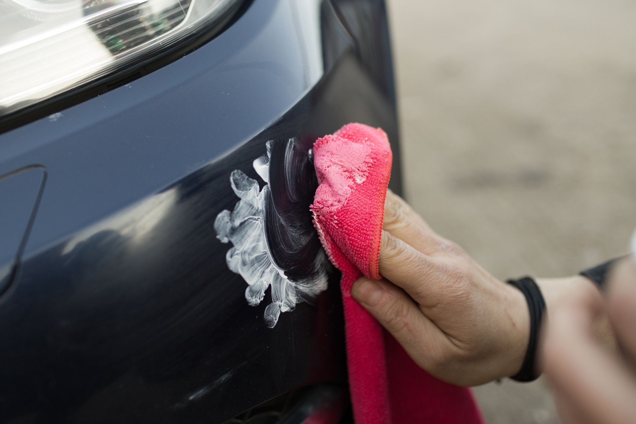 Handcraft manual polishing paste cleaning car with microfiber cloth detailing valet vehicle paint lacquer varnish