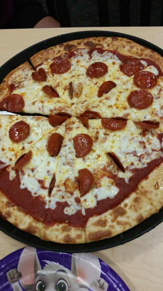 Chuck E. Cheese pizza yelp
