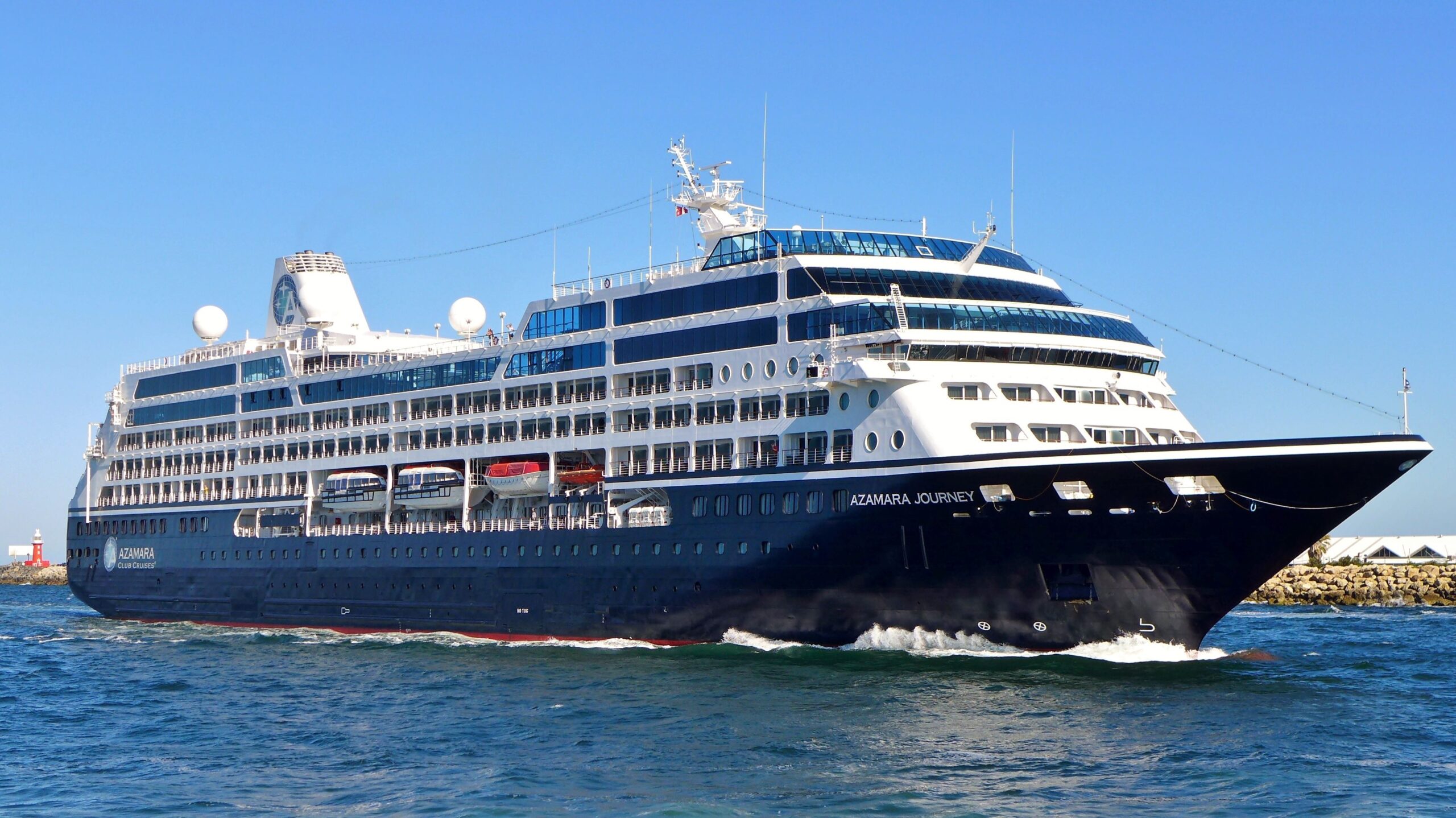 Cruise ship Azamara Journey entering the inner harbour of the Port of Fremantle, Western Australia, on a cruise from Bali to Sydney