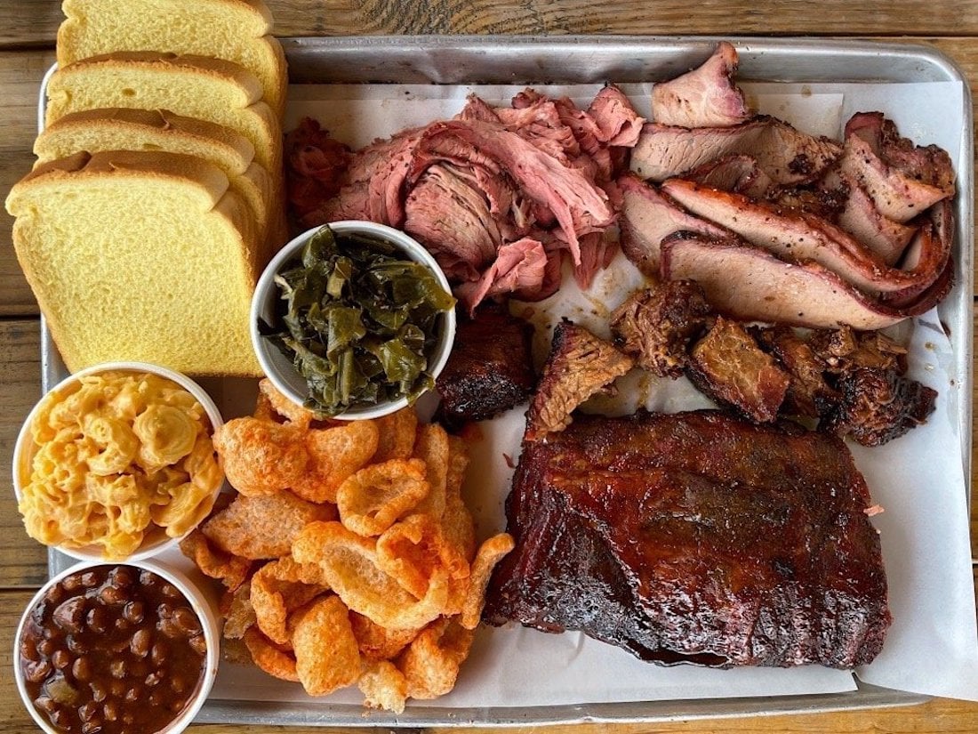 A tray of meat and chips