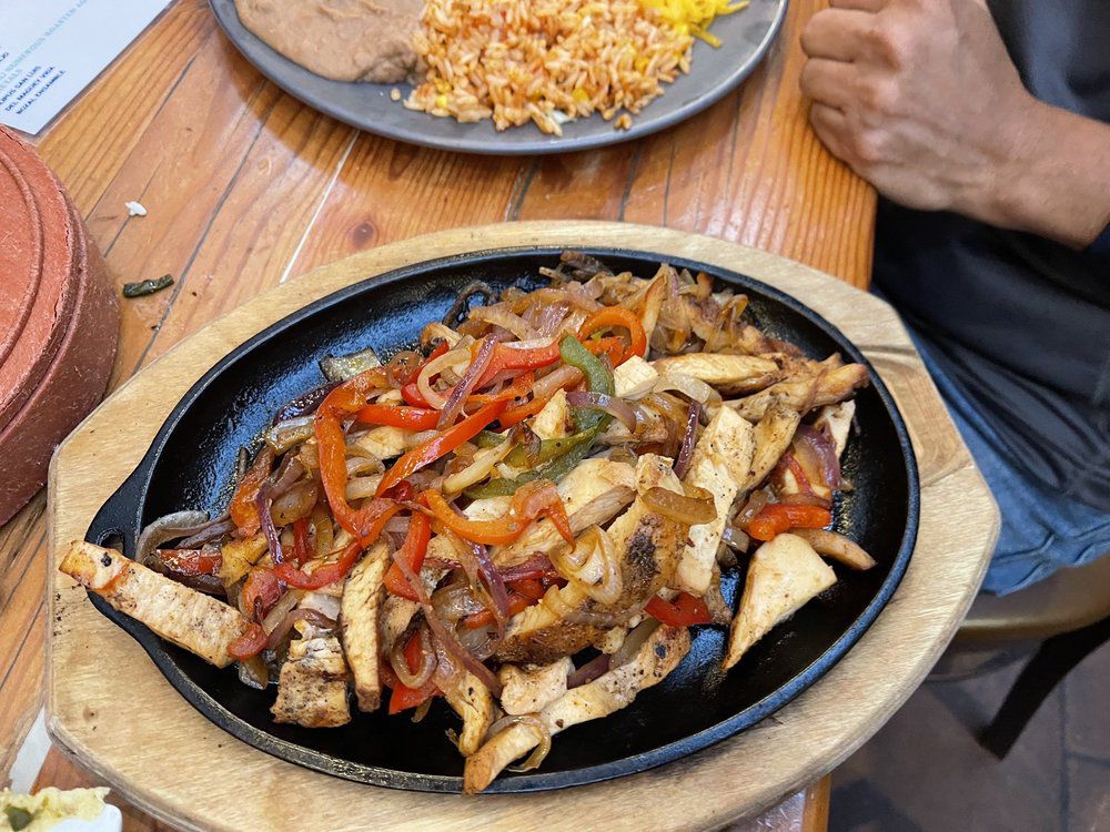 Merry Piglets' fajitas