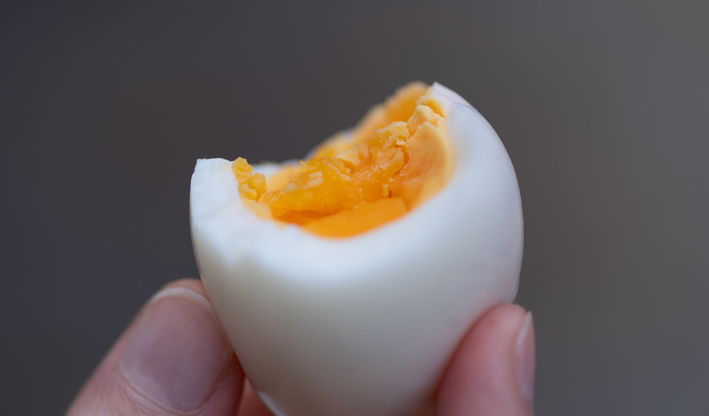 eat boiled eggs