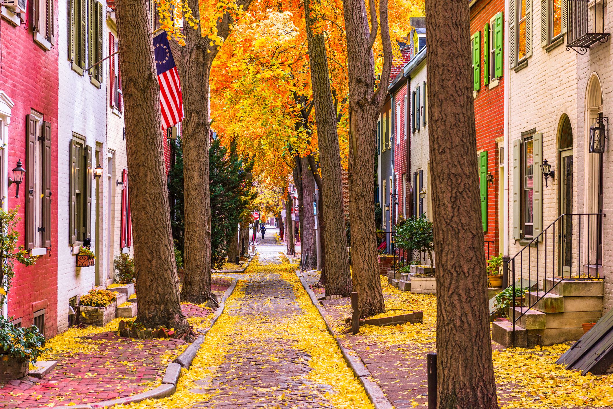 Philadelphia, Pennsylvania, USA alley in the fall.