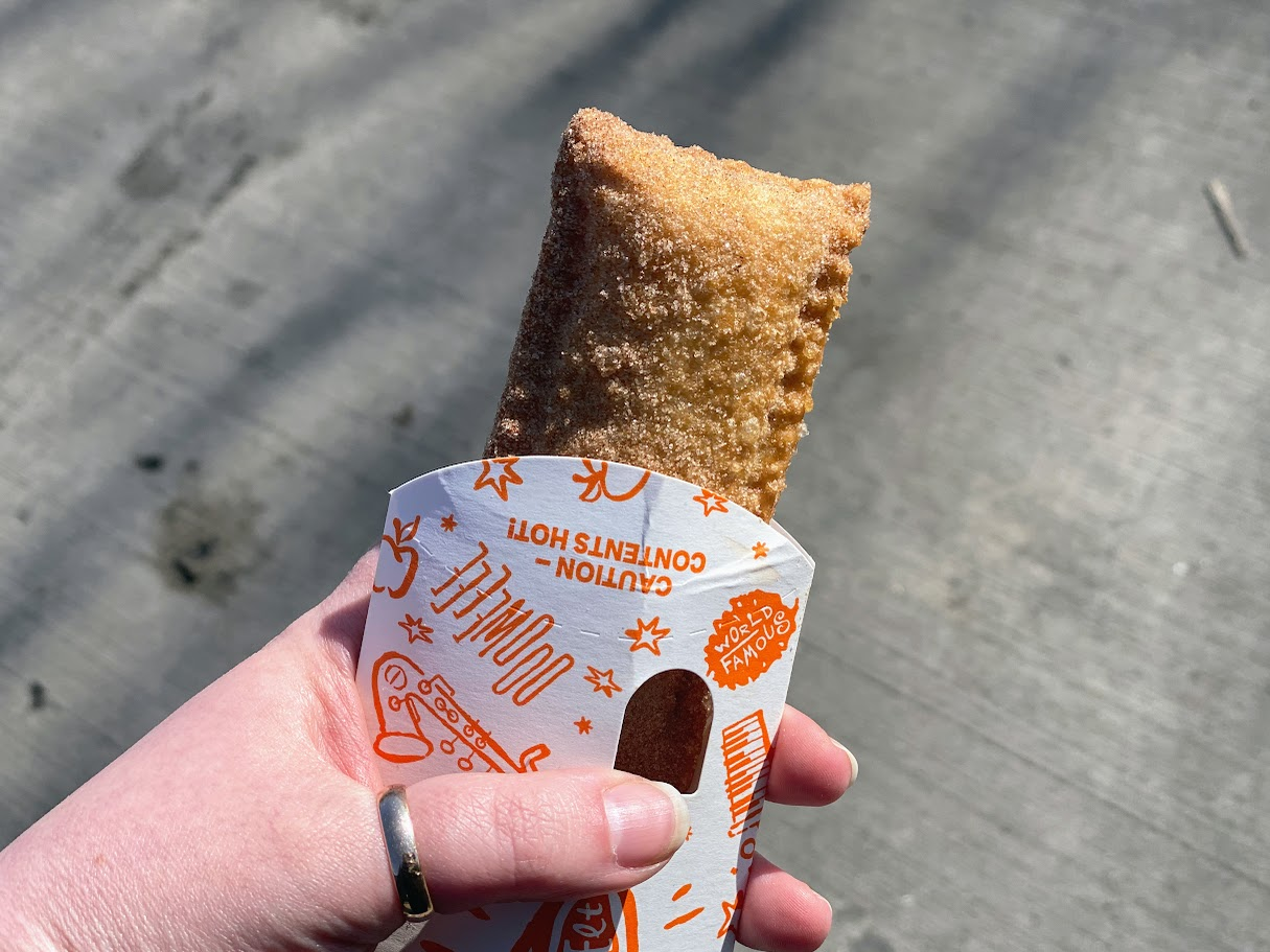 Popeyes cinnamon apple pie