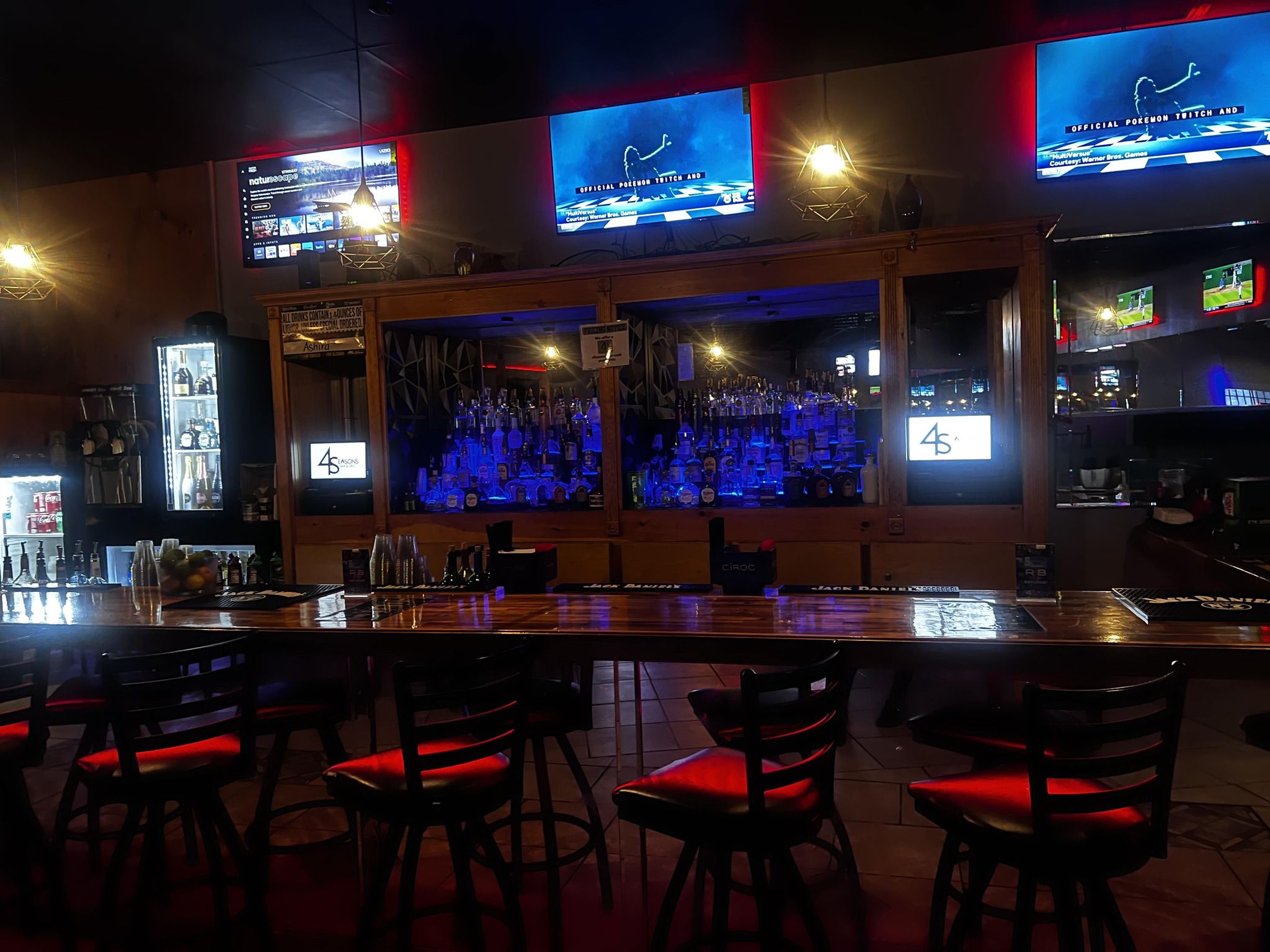 4 Seasons Sports Bar & Grill