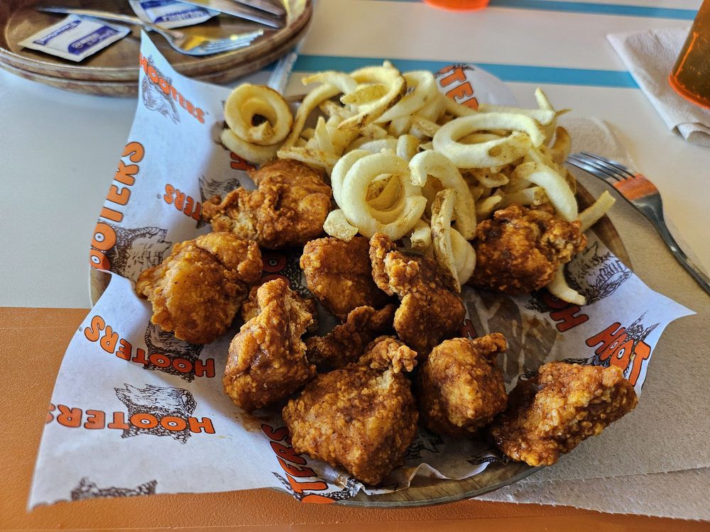 Hooters Wings