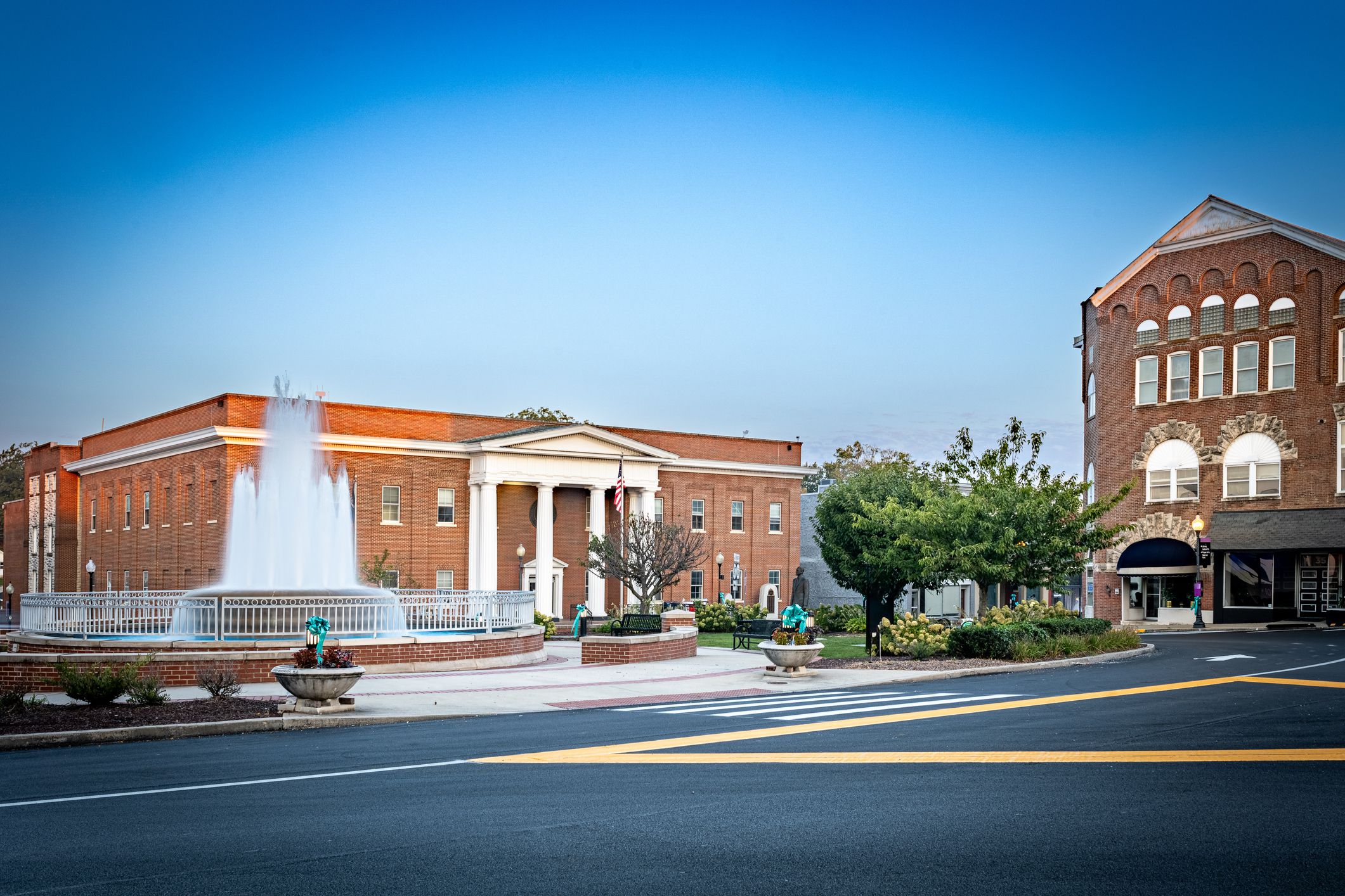 City plaza fountain and the government building of Pulaski County in Somerset, Kentucky, during the morning, under a clear sky.