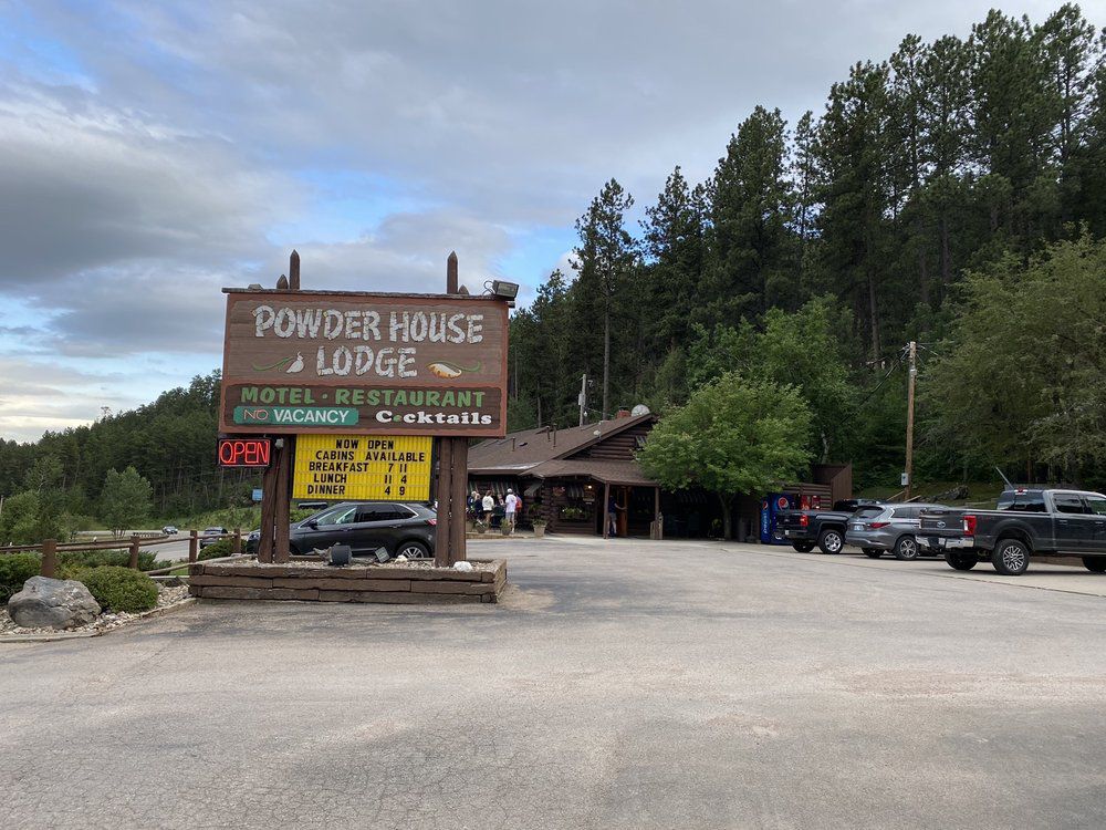 South Dakota: Powder House Lodge