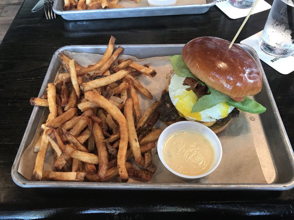 Mississippi: Bulldog Burger Co.