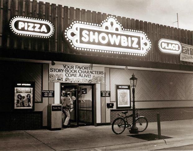 Showbiz Pizza Place