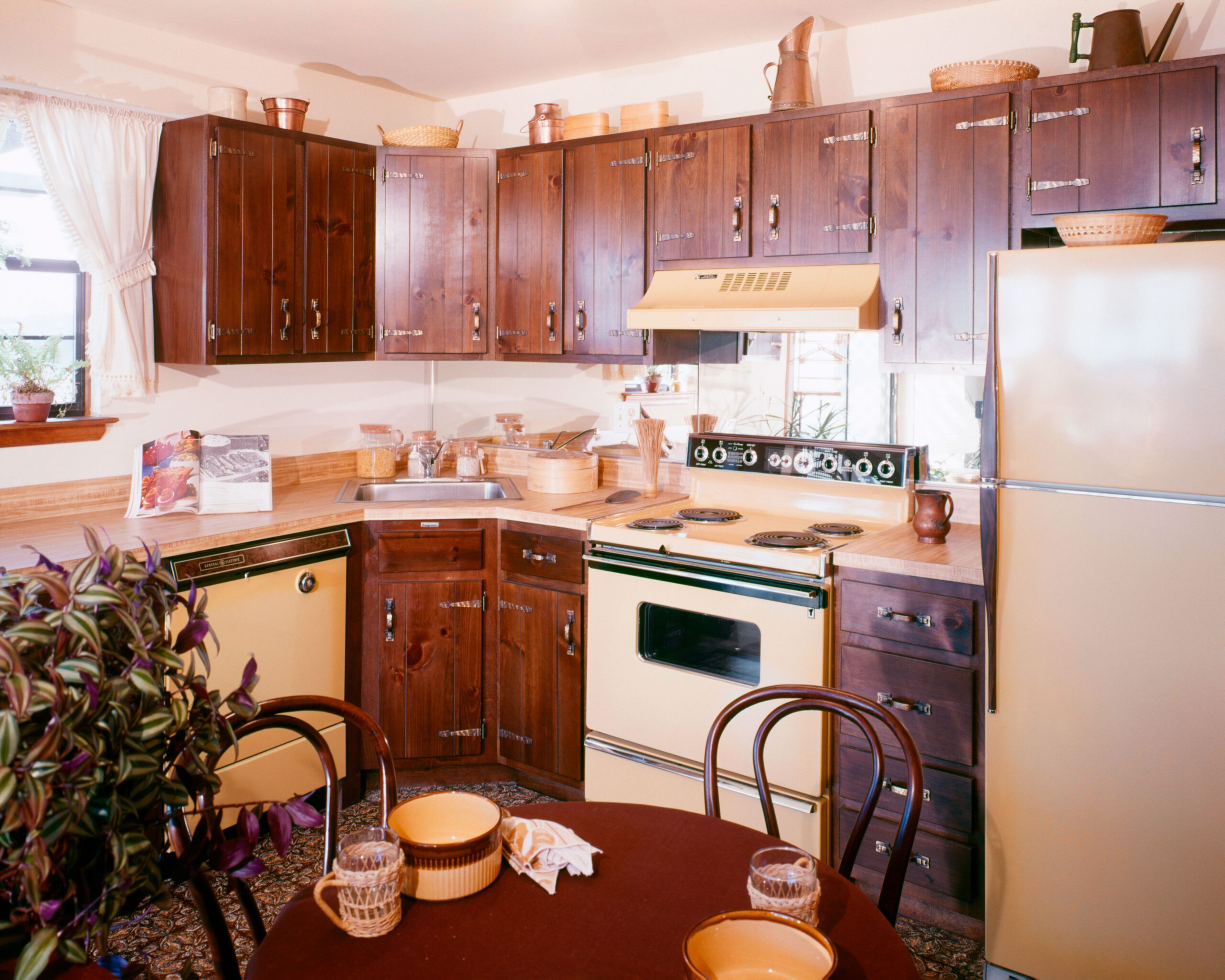 Harvest Gold Fridge and Dishwasher in a 1970s kitchen