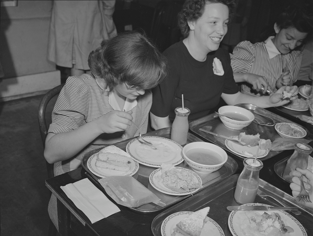Schenectady, New York. Lunch costing thirty cents in the school cafeteria at the Oneida School