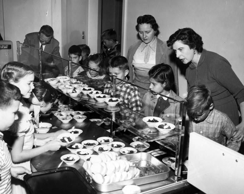 Students try new cafeteria facilities at Nestle Avenue Elementary School, 5060 Nestle Ave., Tarzana, CA (December 5, 1955)