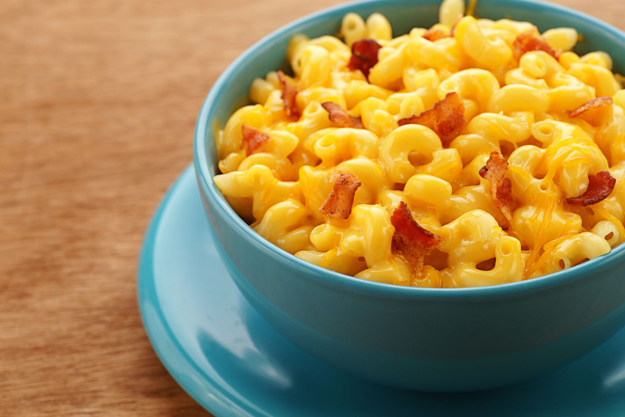 Creamy and delicious macaroni and cheese topped with crispy bacon pieces.