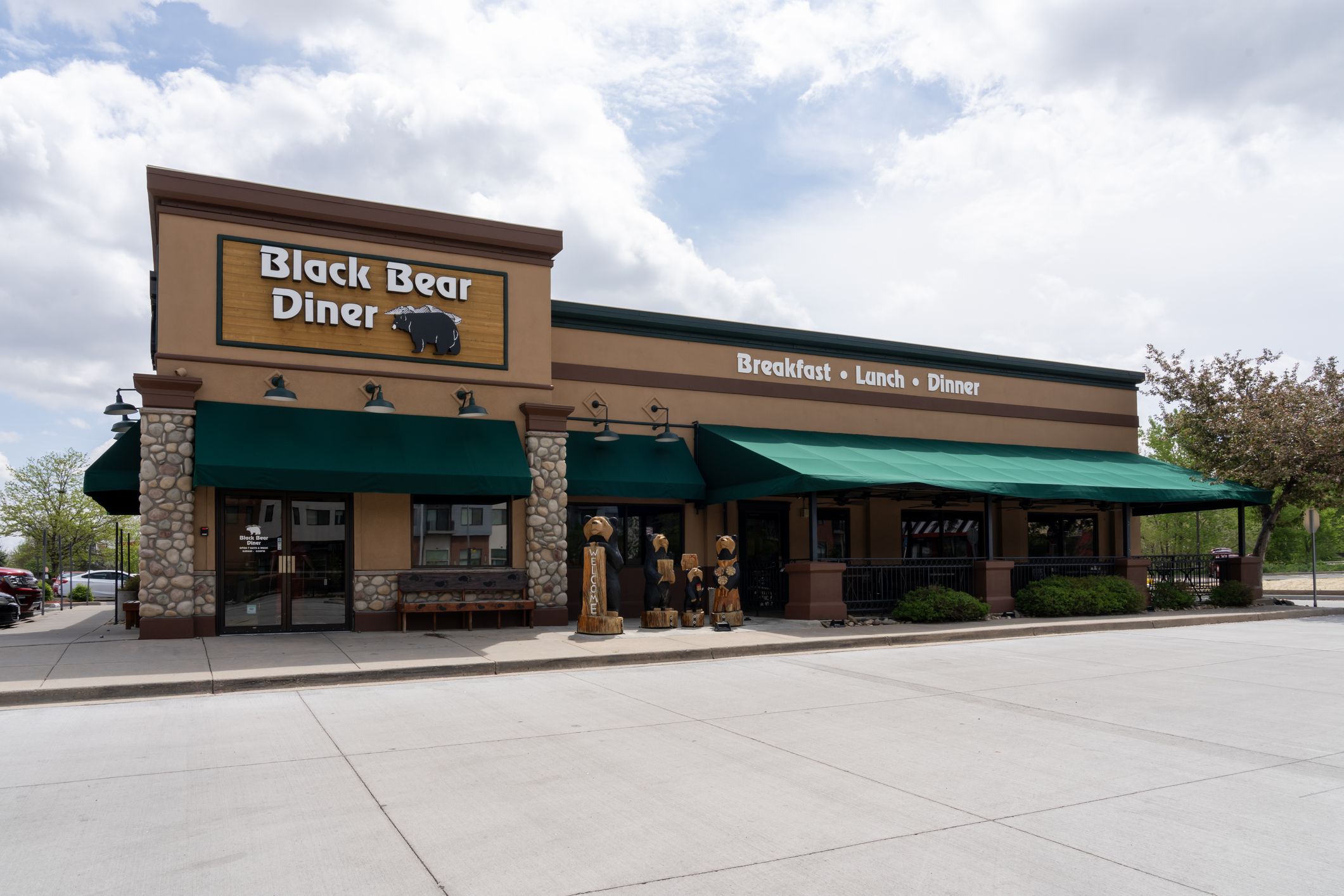 Aurora, CO, USA - May 18, 2023: A Black Bear Diner restaurant in Aurora, CO, USA. Black Bear Diner is an American restaurant chain serving comfort food and desserts in a woodsy setting.