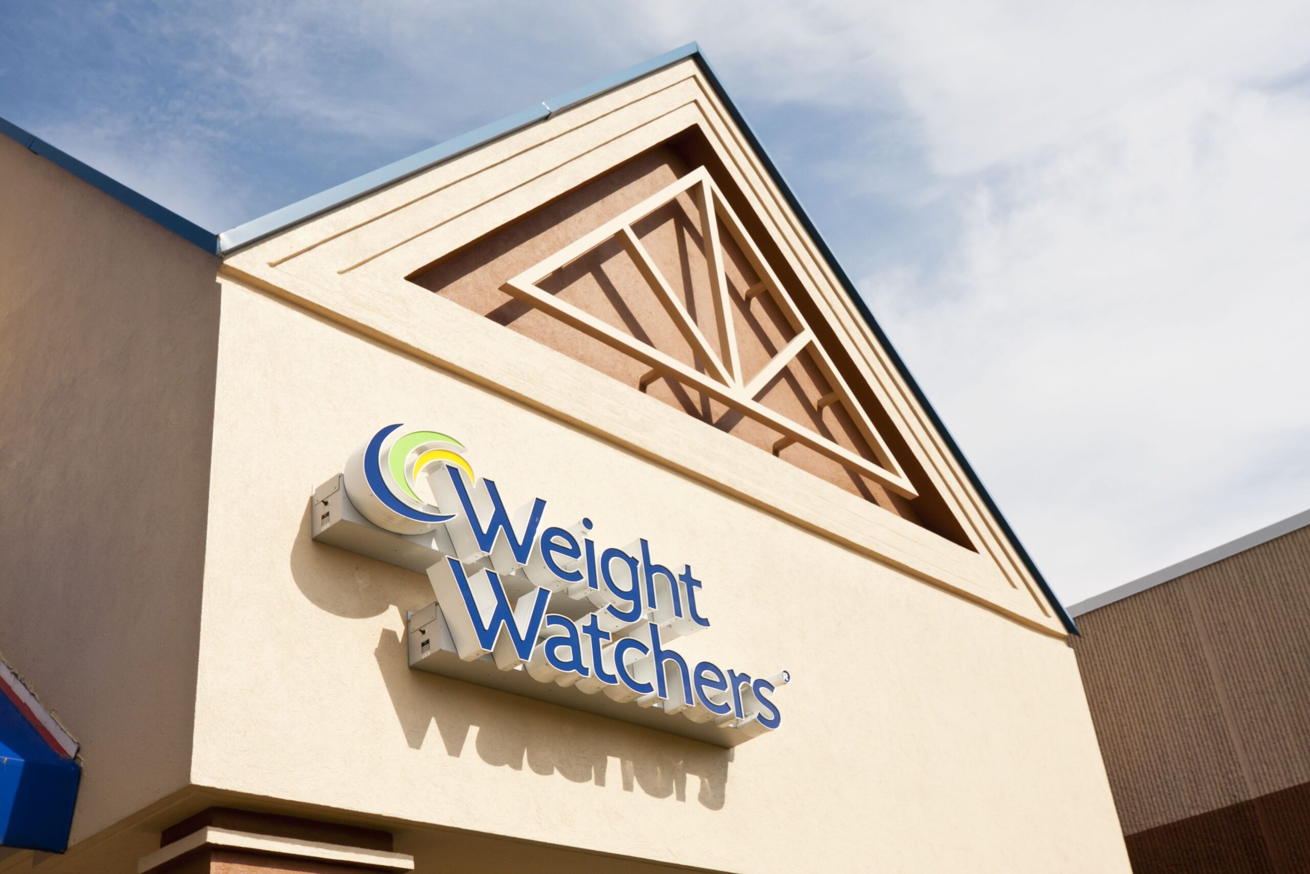 Arlington Heights, IL, USA - August 5, 2011: Sign at Weight Watchers business in a strip mall. Weight Watchers concentrates on teaching people to lose weight by eating right and living a healthy lifestyle.