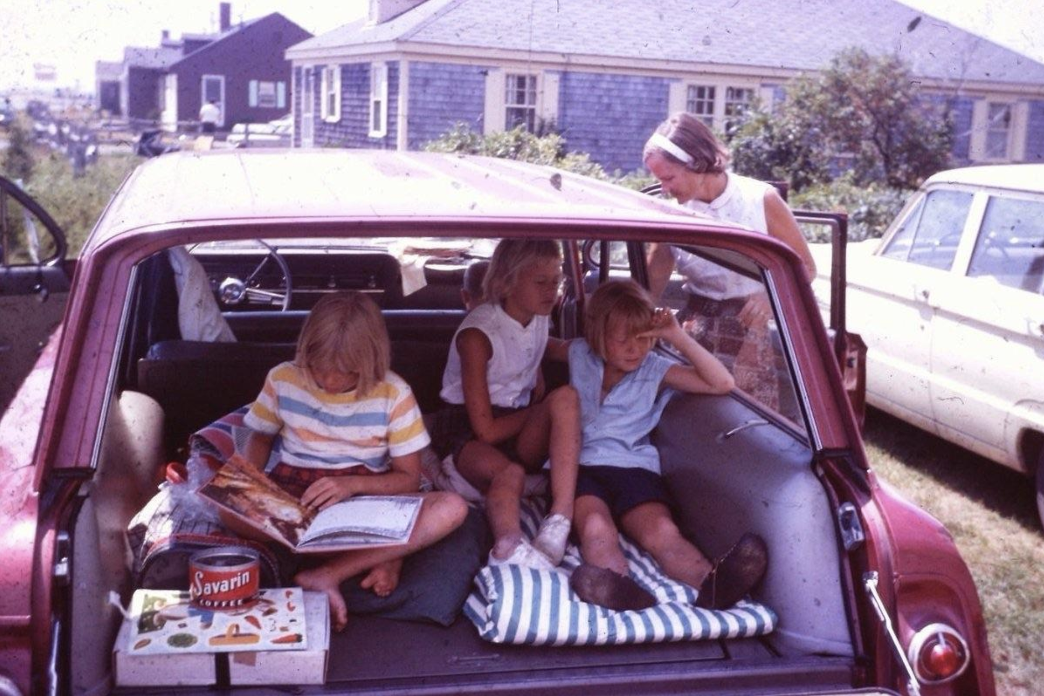 Station wagon road trip, 1960s