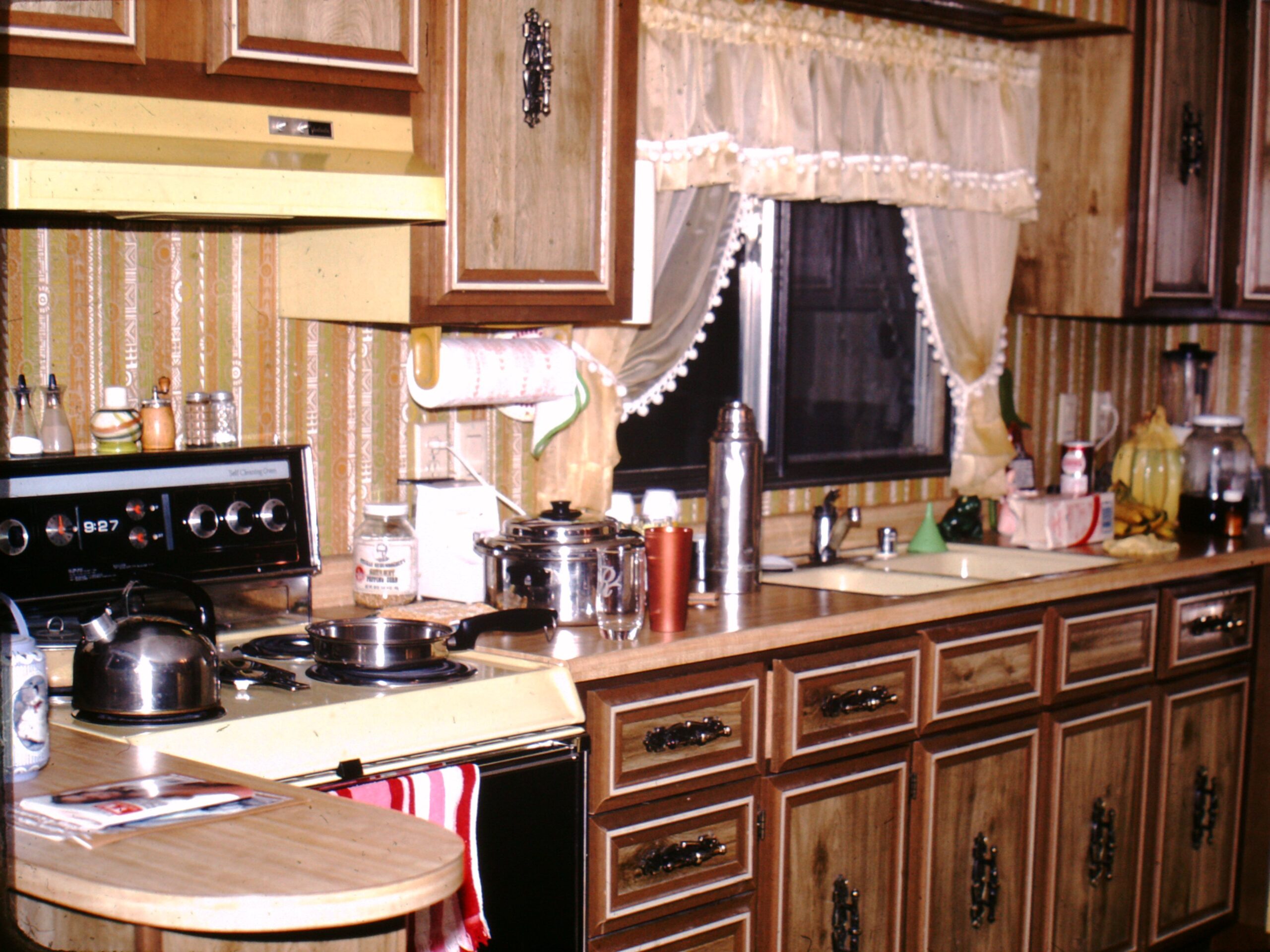 Vintage 70s Kitchen