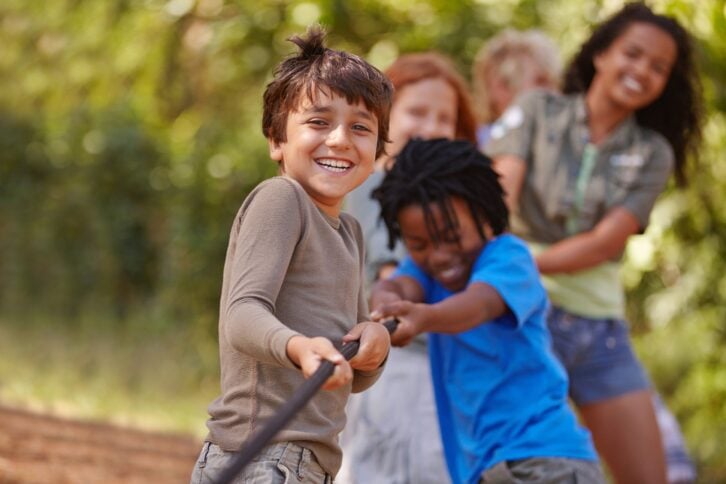 kids playing pull in summer camp