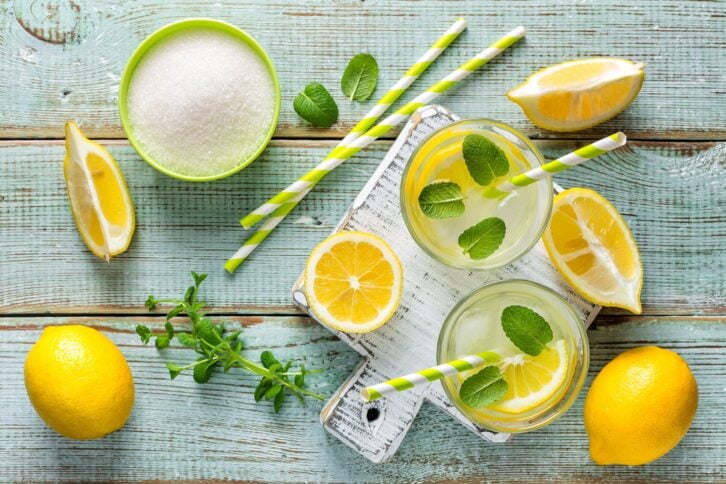 making homemade lemonade with ceramic juicer with fresh lemons
