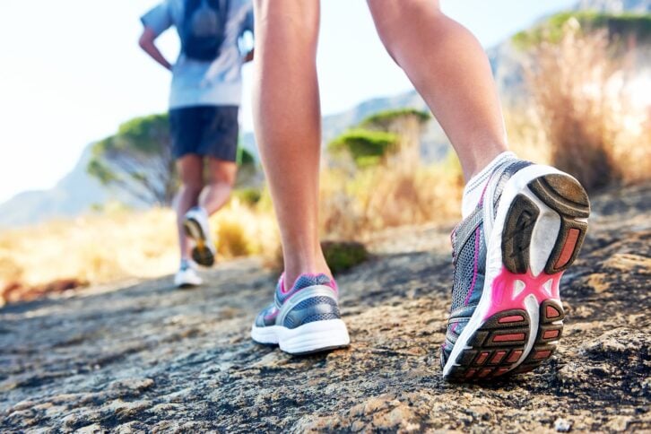 trail running marathon fitness feet on rock