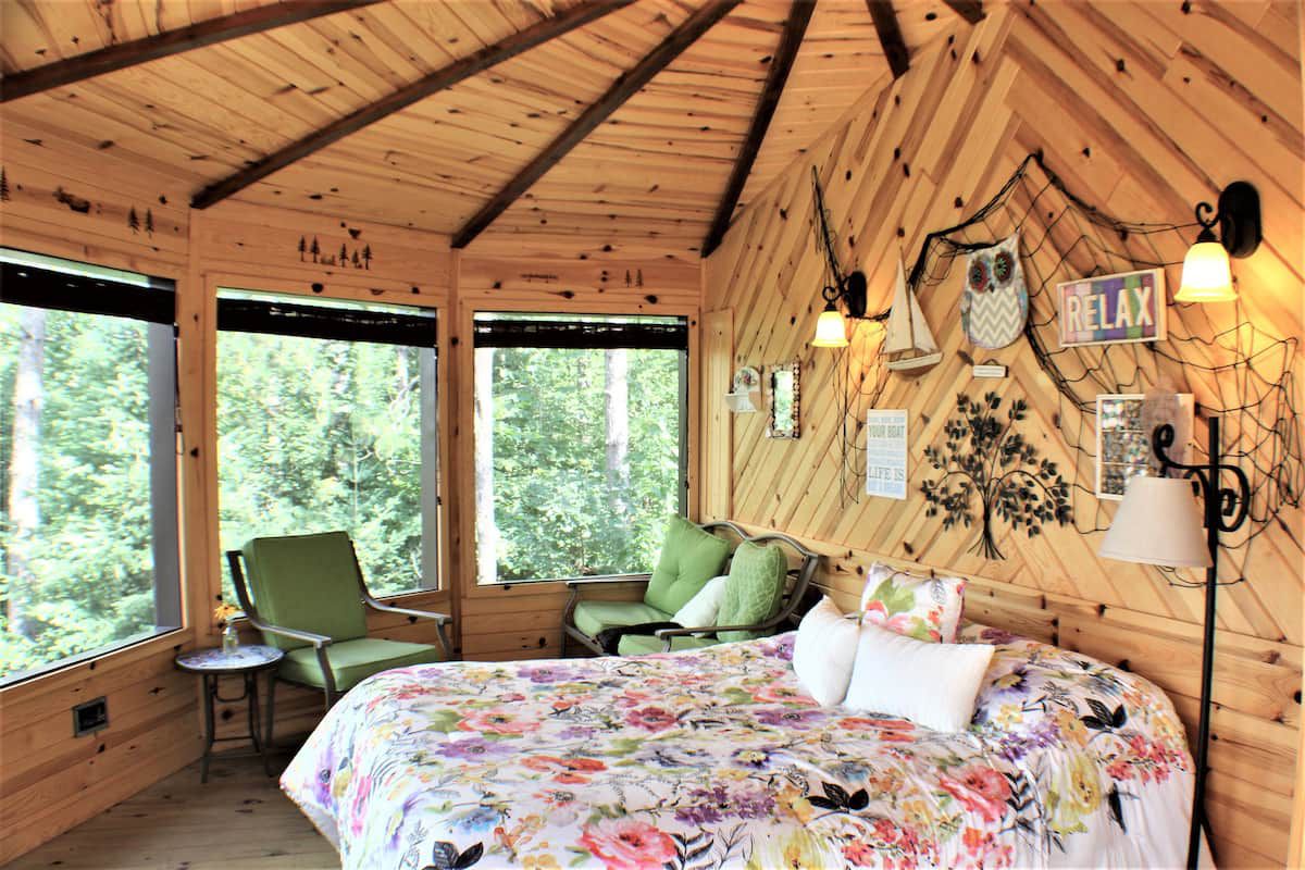Lakeside Winter Treehouse