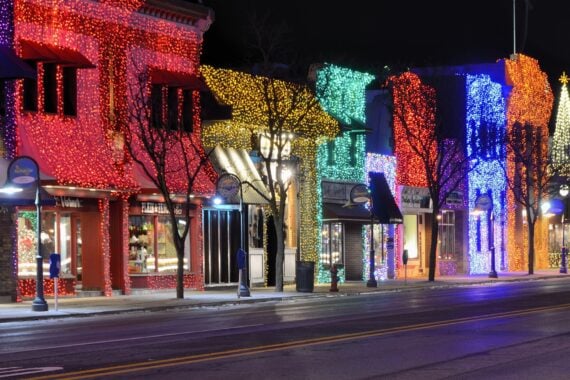 quaint downtown of Rochester, Michigan during the holidays