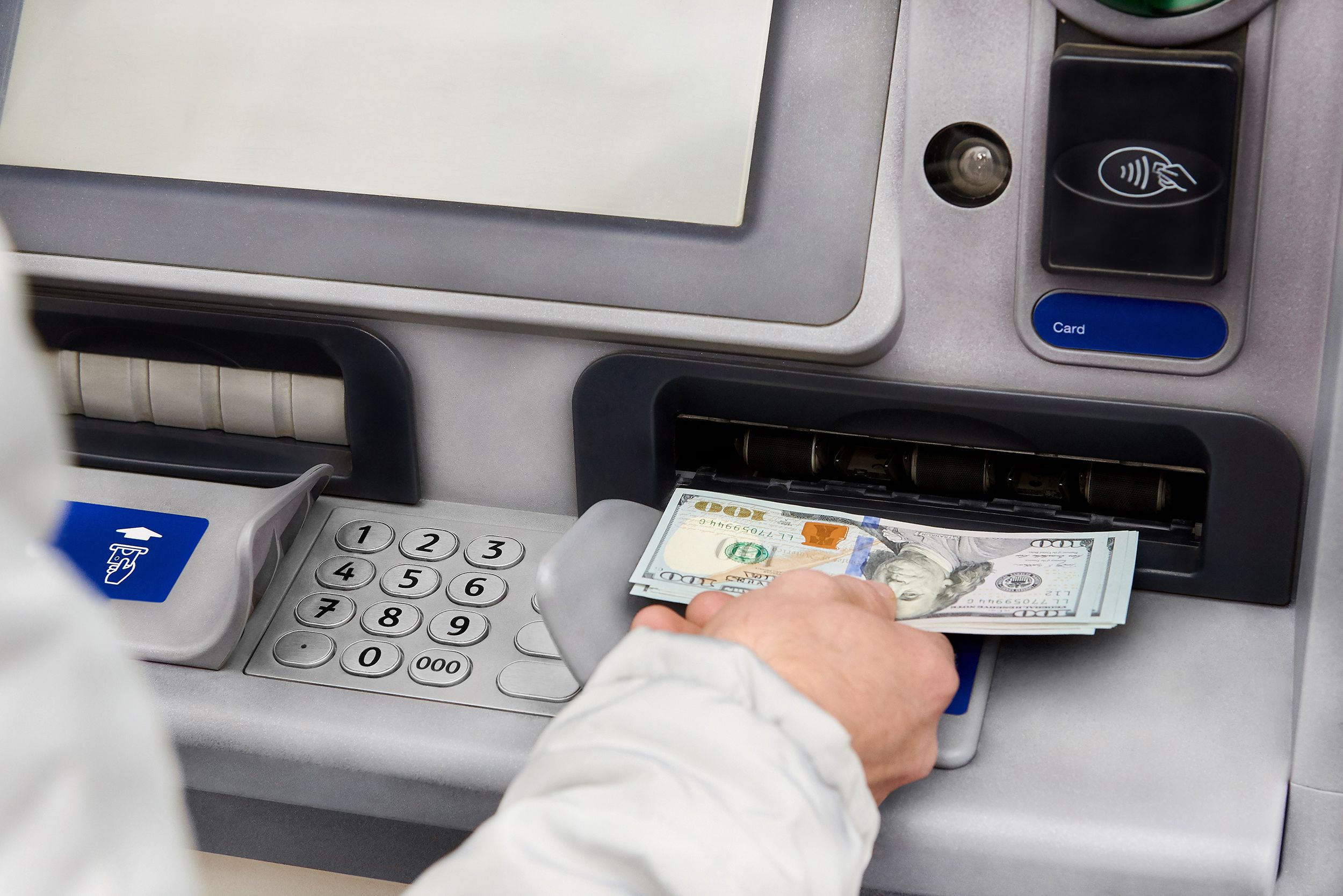 cash withdrawal in dollars from an ATM