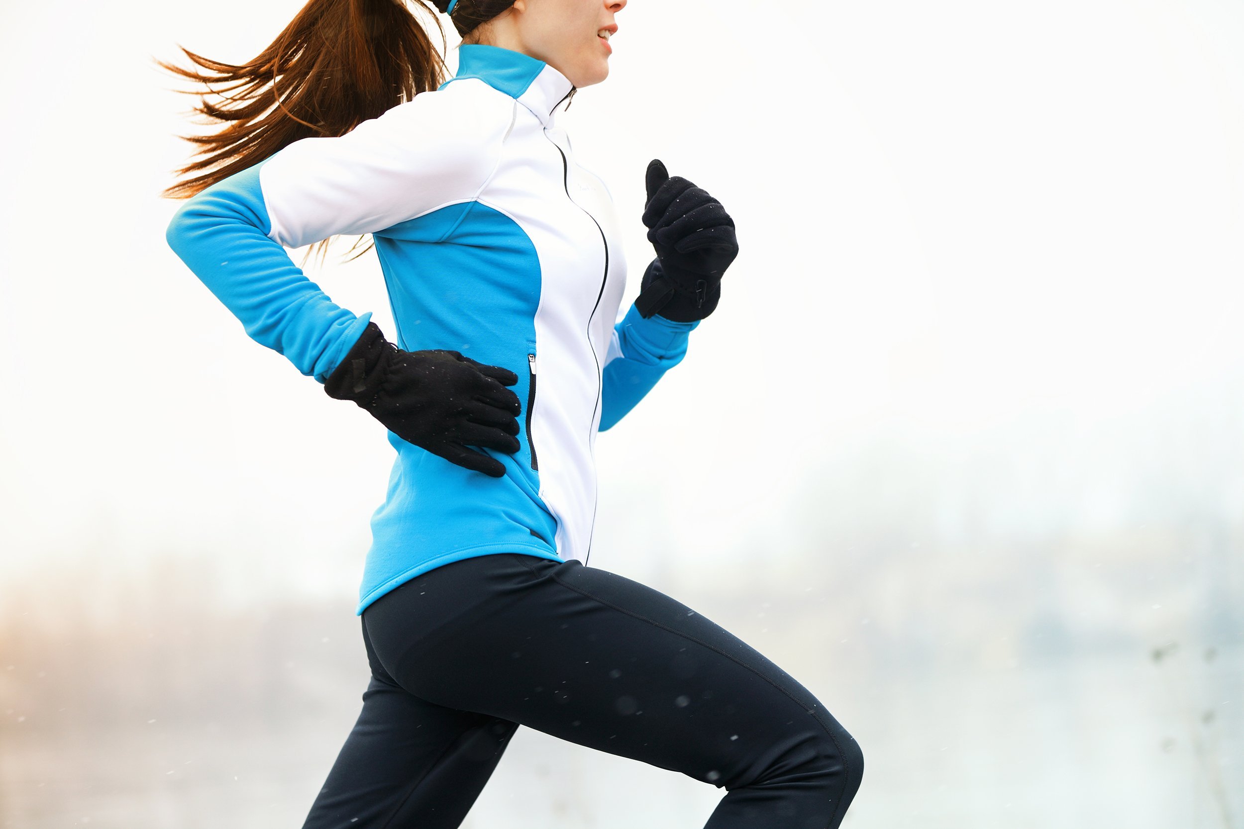 woman jogging in the winter