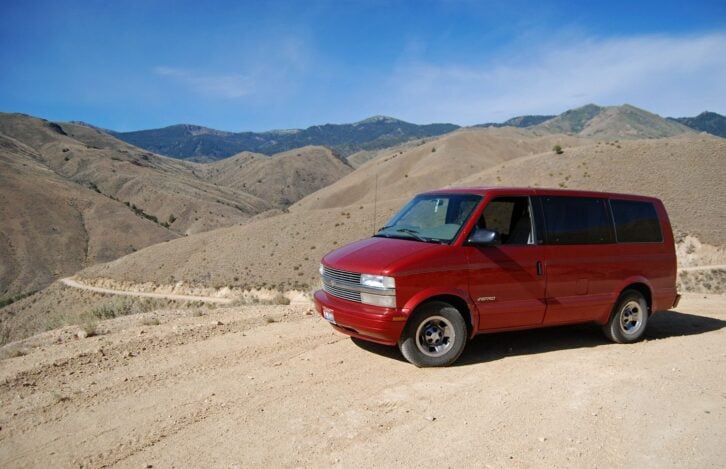 1998 Chevrolet Astro Van in Idaho with light dirt mountains in the background